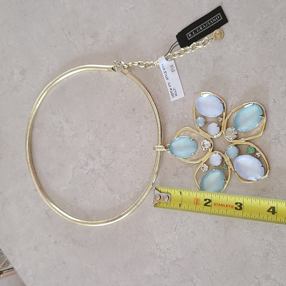 Choker style necklace. - Picture 1 of 6